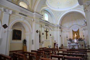 Serrara Fontana, Campania, İtalya - 13 Mayıs 2022: Piazza Pietro Paolo Iacono 'daki Santa Maria del Carmine 17. yüzyıl kilisesi