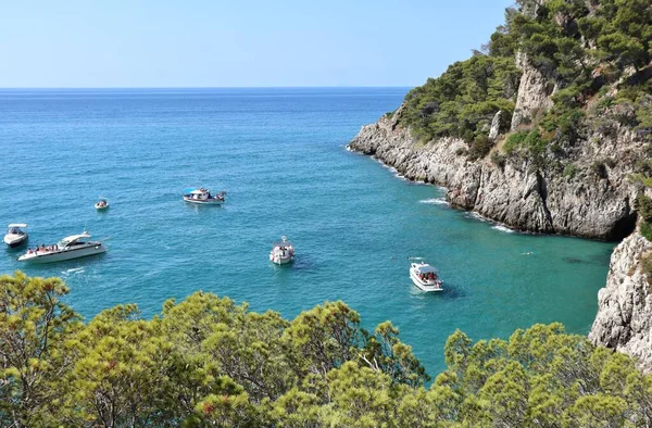 Sperlonga Lazio Italy September 2021 Boat Tourists Grotta Della Madonnina — Stock Photo, Image