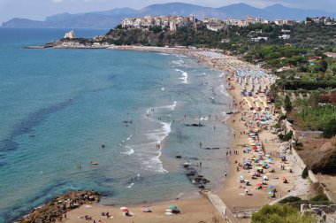 Sperlonga, Lazio, İtalya 5 Eylül 2021: Ulysses Yolu 'ndan Levante Sahili Panoraması