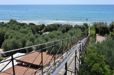 Sperlonga, Lazio, İtalya 5 Eylül 2021: Ulysses Riviera 'daki Baia delle Sirene Sahili' ne Giriş