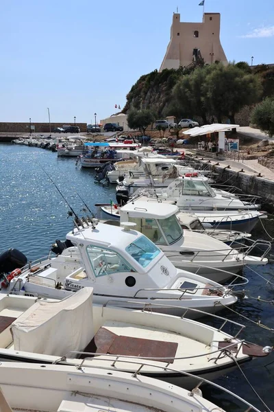 Sperlonga Lacjum Włochy Września 2021 Port Turystyczny Widokiem Plażę Levante — Zdjęcie stockowe
