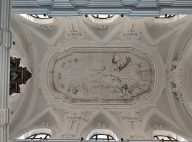 Ischia, Campania, İtalya 13 Mayıs 2022: Via Mazzella 'daki 18. yüzyıl Santa Maria Assunta Katedrali