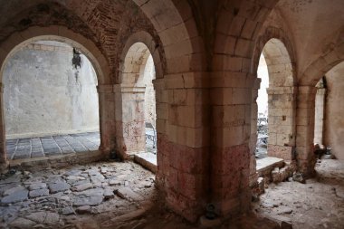 Scilla, Calabria, İtalya 13 Haziran 2021: Ruffo Kalesi giriş avlusu