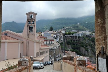 Scilla, Calabria, İtalya 13 Haziran 2021: Castello Ruffo köyünün panoramik manzarası