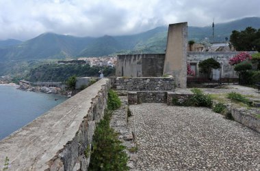 Scilla, Calabria, İtalya 13 Haziran 2021: Castello Ruffo 'dan Borgo di Chianalea