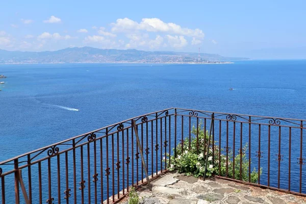 Scilla Calabria Italy Червня 2021 Panorama Strait Messina Terrace Castello — стокове фото