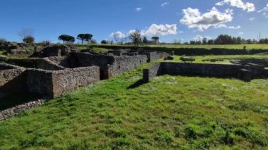 Mirabella Eclano, Campania, İtalya 23 Kasım 2022: MÖ 3. yüzyıla dayanan antik Roma şehri Aeclanum 'un kalıntılarına genel bakış.