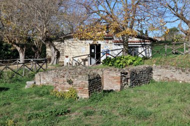 Mirabella Eclano, Campania, İtalya 23 Kasım 2022: MÖ 3. yüzyıla dayanan antik Roma şehri Aeclanum 'un kalıntıları.