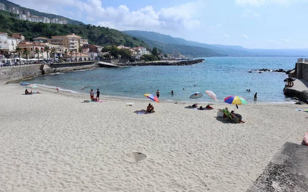 Pizzo Calabro Καλαβρία Ιταλία Ιουνίου 2021 Τουρίστες Στην Ελεύθερη Παραλία — Φωτογραφία Αρχείου