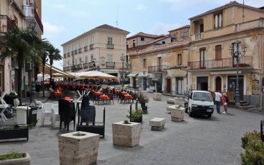 Pizzo Calabro, Calabria, İtalya 10 Haziran 2021: Tarihi merkez sokakları arasında bir göz atma