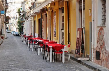 Pizzo Calabro, Calabria, İtalya 10 Haziran 2021: Via San Francesco 'daki Chili Pepper restoranı