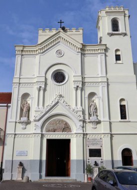 Pizzo Calabro, Calabria, İtalya 10 Haziran 2021: San Francesco di Paola Sığınağı cephesi 1905 depreminden sonra yeniden inşa edildi.