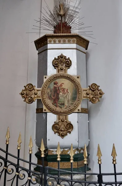 2021年6月10日イタリア カラブリア州ピッツォ カラブロ バロック様式の16世紀に建てられたマスター教会の内部とサンジョルジョ マルティーレと聖母マリアに捧げ — ストック写真