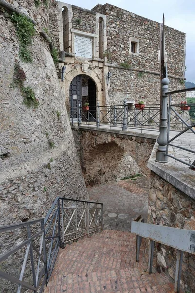 2021年6月10日 イタリア カラブリア州ピッツォ カラブロ ナポリ王ジョアチーノ ムラトが拘束され 1815年に撃たれたアラゴネーゼ城 — ストック写真