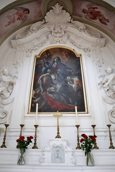 2021年6月22日イタリア カンパニアのメルカト セヴェリーノ教会16世紀の内装 — ストック写真