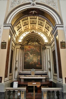 Napoli, Campania, İtalya 25 Şubat 2022: Via Martucci 'de Santa Maria' da 17. yüzyıl kilisesinin içi