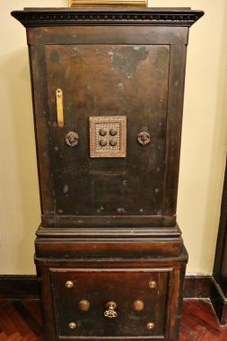 Napoli, Campania, İtalya 28 Şubat 2022: Riviera di Chiaia 'da 19. yüzyıl Villa Pignatelli' si