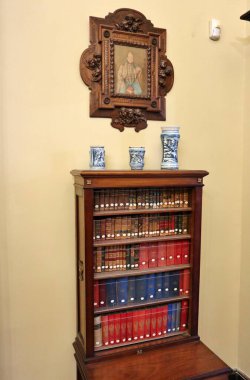 Napoli, Campania, İtalya 28 Şubat 2022: Riviera di Chiaia 'da 19. yüzyıl Villa Pignatelli' si