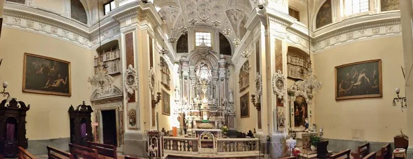 2022年2月25日 意大利坎帕尼亚那不勒斯 17世纪圣玛利亚教堂全景全景照片 — 图库照片