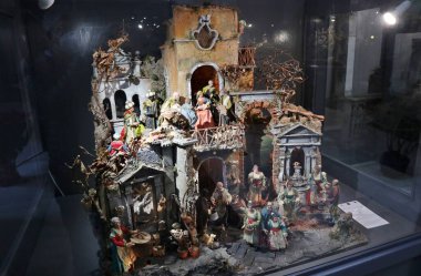 Napoli, Campania, İtalya 3 Ocak 2022: San Severo al Pendino 17. yüzyıl kilisesinde sanatsal Napoli doğum sahneleri sergisi