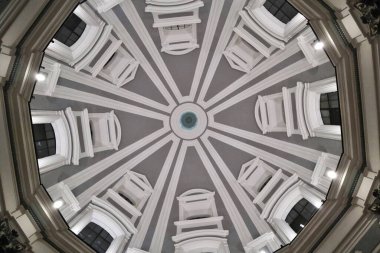 Napoli, Campania, İtalya 3 Ocak 2022: Via dei Tribunali 'deki Pio Monte della Misericordia 17. yüzyıl Kilisesi