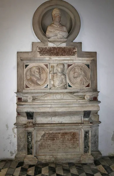 Napoli, Campania, İtalya - 27 Aralık 2022: Santa Maria La Nova Kilisesi 'nden Cappellone di San Giacomo della Marca