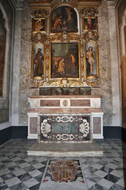 Napoli, Campania, İtalya - 27 Aralık 2022: D 'Afflitto ailesinin sağ dördüncü şapeli, veya Santa Maria La Nova Kilisesi' ndeki Cappella di Sant 'Eustachio