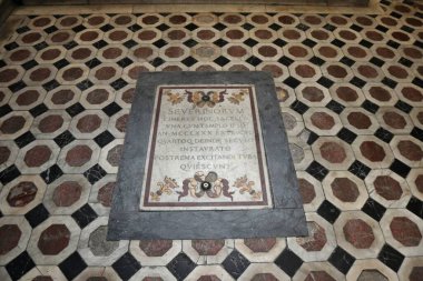 Napoli, Campania, İtalya - 27 Aralık 2022: Sanseverino ailesinin ilk sağ şapeli, veya Santa Maria La Nova Kilisesi 'ndeki Başmelek Michael Şapeli