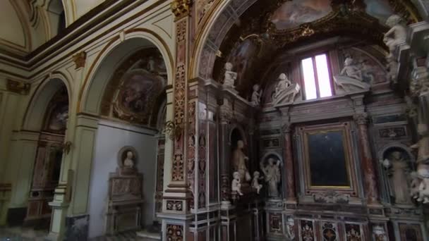 ナポリ カンパニア イタリア 2022年12月27日 サンタ マリア ノバ教会のカッペローネ ジャコモ デッラ マルカの内部の概要 — ストック動画