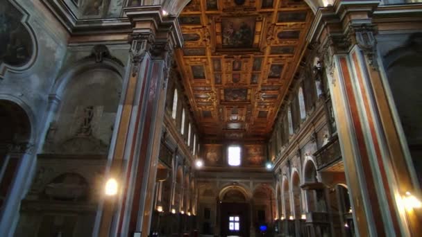 意大利那不勒斯 坎帕尼亚 2022年12月27日 圣玛丽亚 拉诺瓦16世纪教堂内部概览 — 图库视频影像