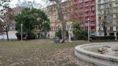 Napoli, Campania, İtalya 27 Aralık 2022: Riviera di Chiaia ile Lungomare Caracciolo arasındaki Villa Comunale