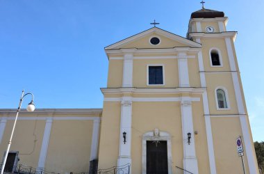 Dragonea, Campania, İtalya 2 Ocak 2023: Aziz Peter ve Paul Kilisesi Via Vallone