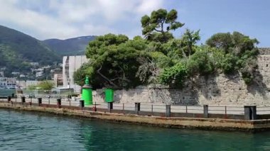 Ischia, Campania, İtalya 12 Mayıs 2022: Marina di Portosalvo limanını yaklaşmakta olan hidrofolyodan gözden geçirme