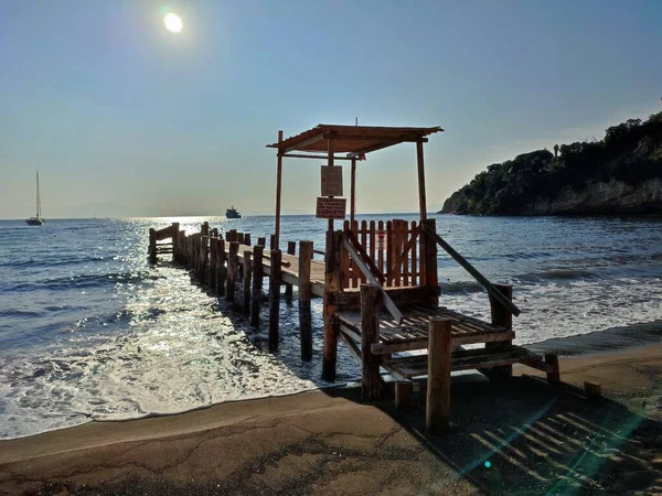 Procida Campania Italia Settembre 2021 Pontile Legno Sulla Spiaggia Chiaia — Foto Stock
