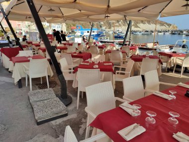 Procida, Campania, İtalya 1 Ekim 2021: Marina di Corricella 'daki pizza restoranı