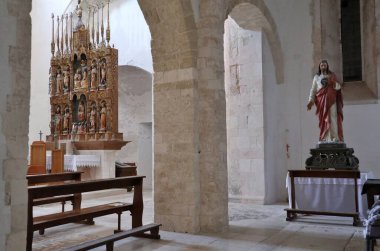 Tremiti Adaları, Puglia, İtalya 26 Temmuz 2021: Santa Maria Manastırı 'nın içi 11. yüzyılda San Nicola Adası' nda inşa edilmiştir.