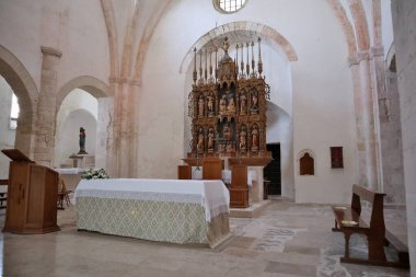 Tremiti Adaları, Puglia, İtalya 26 Temmuz 2021: Santa Maria Manastırı 'nın içi 11. yüzyılda San Nicola Adası' nda inşa edilmiştir.