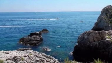 Taormina, Sicilya, İtalya - 28 Ağustos 2020: Isola Bella uçurumundan Genel Bakış
