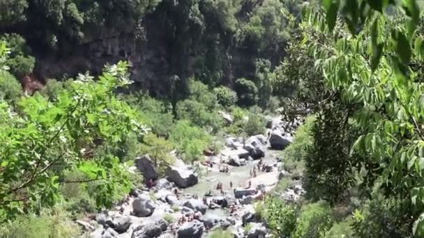 Motta Camastra Sicile Italie Août 2020 Touristes Dans Les Gorges — Video
