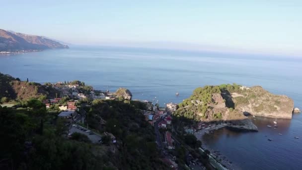 意大利西西里陶尔米纳 2020年8月29日 从皮兰德罗大道 Belvedere Pirandello 通往Isola Bella的海岸线概览 — 图库视频影像
