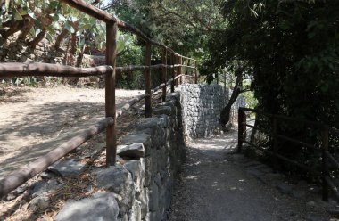 Motta Camastra, Sicilya, İtalya - 30 Ağustos 2020: Alcantara Gorges Botanik ve Jeoloji Parkının İçi