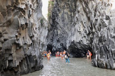 Motta Camastra, Sicilya, İtalya - 30 Ağustos 2020: Alcantara Gorges Nehri Parkı