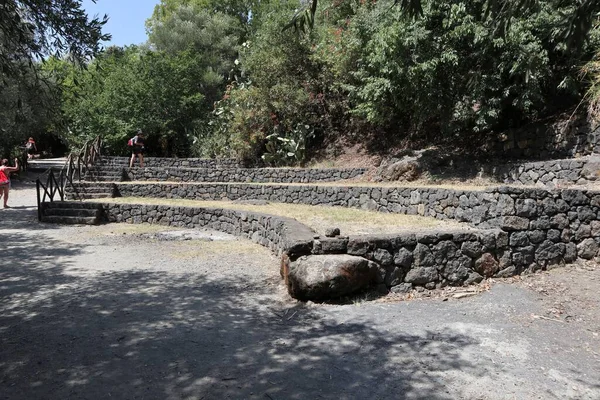 Motta Camastra, Sicilya, İtalya - 30 Ağustos 2020: Alcantara Gorges Botanik ve Jeoloji Parkının İçi