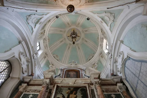 2021年9月22日 意大利拉维罗 坎帕尼亚 圣玛丽亚 阿斯松塔主教座堂圣潘塔莱奥 坎帕尼亚教堂内部 — 图库照片
