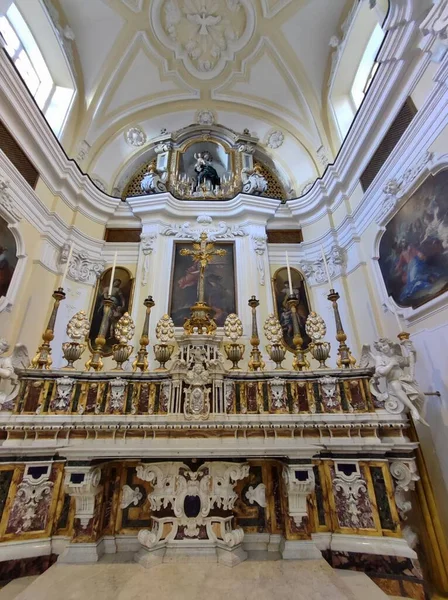 イタリア カンパニア州アナカプリ2023年4月6日サン ミケーレ アルケランジェロ教会18世紀の内部サン ニコラ広場 — ストック写真