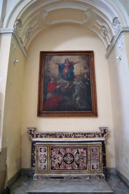 Benevento, Campania, İtalya 25 Mart 2023: Corso Garibaldi 'de Santa Maria del Carmine 18. yüzyıl kilisesinin iç mimarisi.