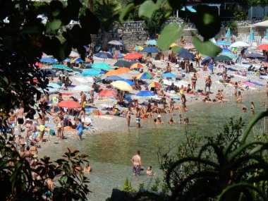 Taormina, Sicilya, İtalya - 29 Ağustos 2020: Isola Bella Doğa Koruma Alanı Plajı