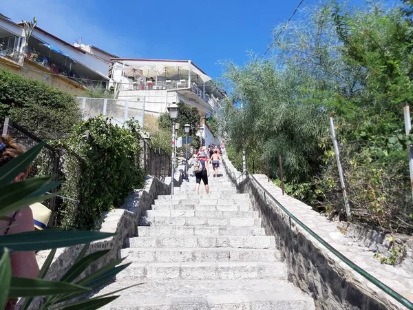 意大利西西里陶尔敏娜 2020年8月29日 从Nnazionale大道进入Isola Bella自然保护区的楼梯 — 图库照片