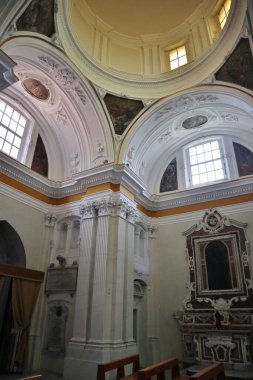 Tropea, Calabria, İtalya 12 Haziran 2021: Largo Duomo 'daki 12. yüzyıl Maria Santissima di Romanya Katedrali