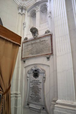 Tropea, Calabria, İtalya 12 Haziran 2021: Largo Duomo 'daki 12. yüzyıl Maria Santissima di Romanya Katedrali
